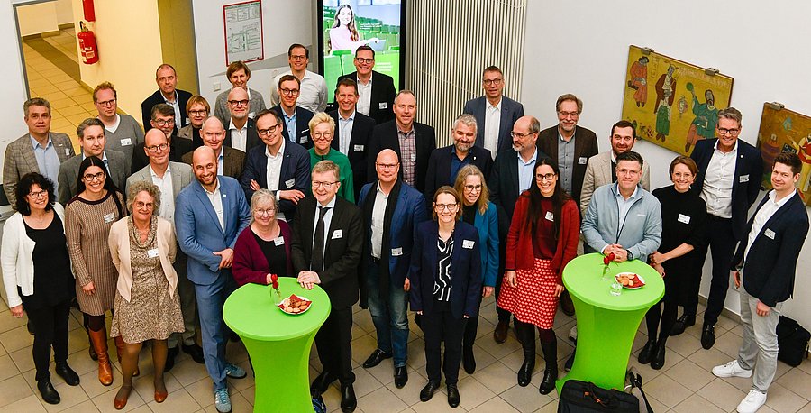 Gruppenfoto der anwesenden Kanzler*innen 